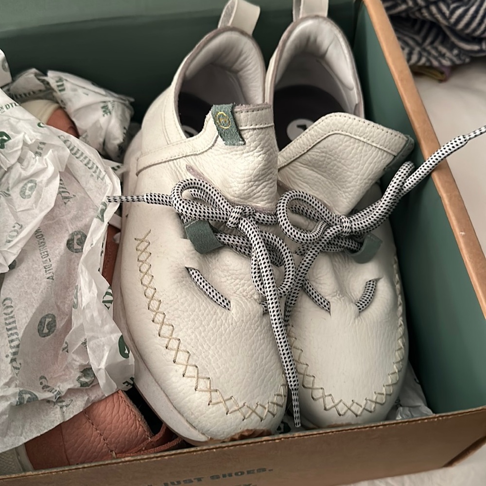 Community Women’s White leather sneakers